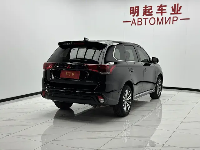 Mitsubishi Outlander — Фото автомобиля 9