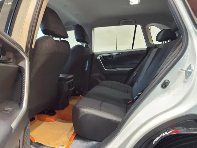 Toyota RAV4 — Фото автомобиля 6