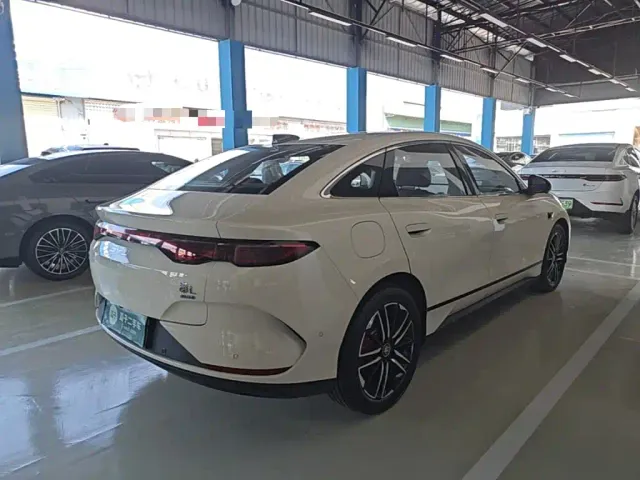 BYD Qin L — Фото автомобиля 6