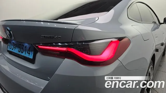 BMW i4 — Фото автомобиля 22