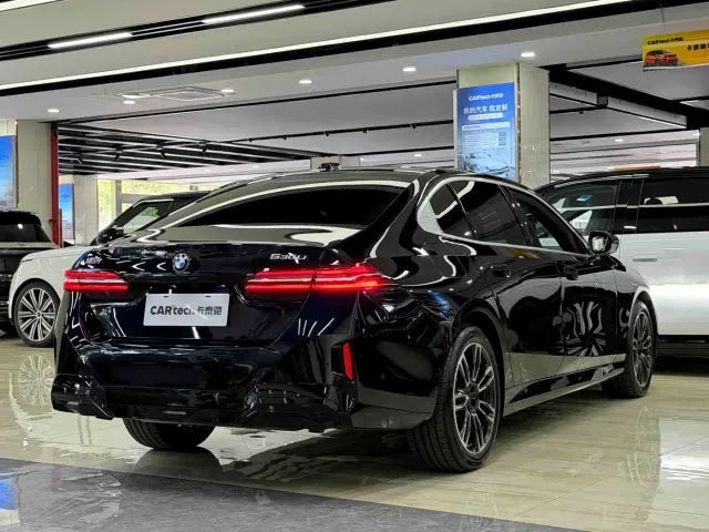 BMW 5 Series — Фото автомобиля 5