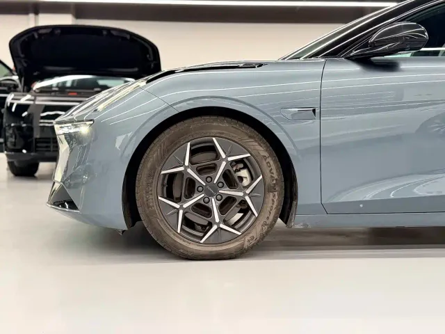 Lynk & Co Z10 — Фото автомобиля 6