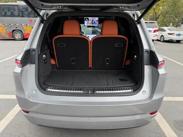Li Auto L9 — Фото автомобиля 12