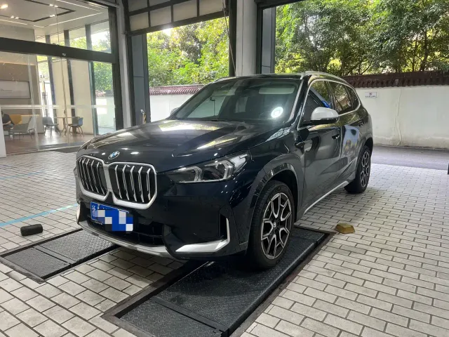 Фотография автомобиля — BMW X1