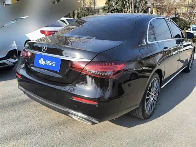 Mercedes-Benz E-Class — Фото автомобиля 3