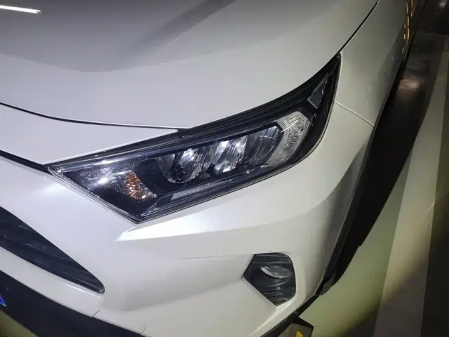Toyota RAV4 — Фото автомобиля 5