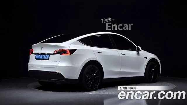Tesla Model Y — Фото автомобиля 2