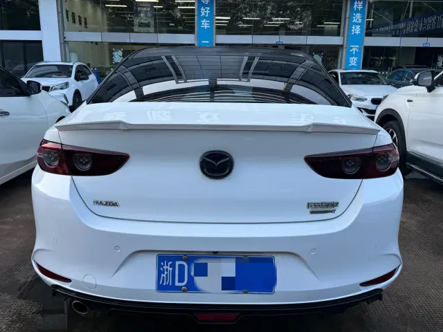 Mazda Axela — Фото автомобиля 5