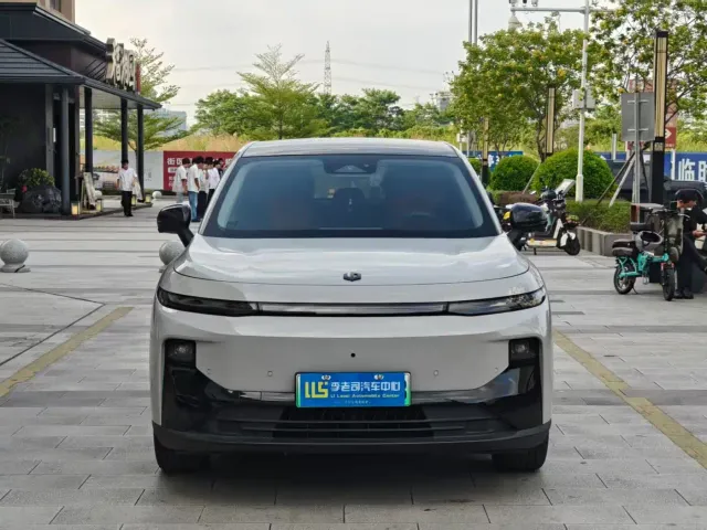 Leapmotor B10 — Фото автомобиля 2