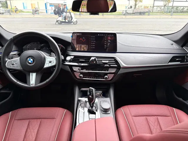 BMW 5 Series — Фото автомобиля 9