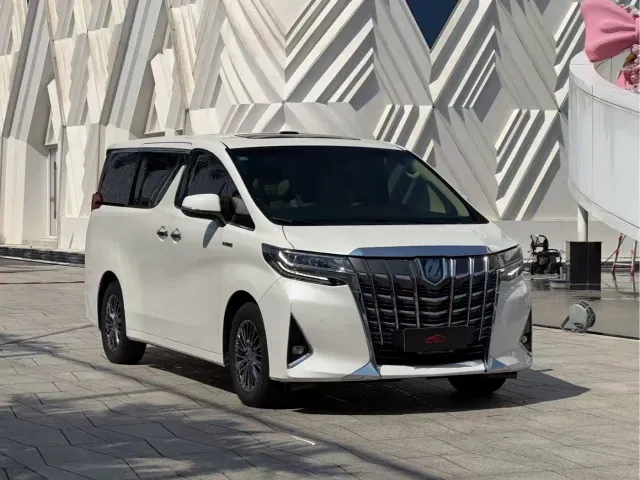 Toyota Alphard — Фото автомобиля 3