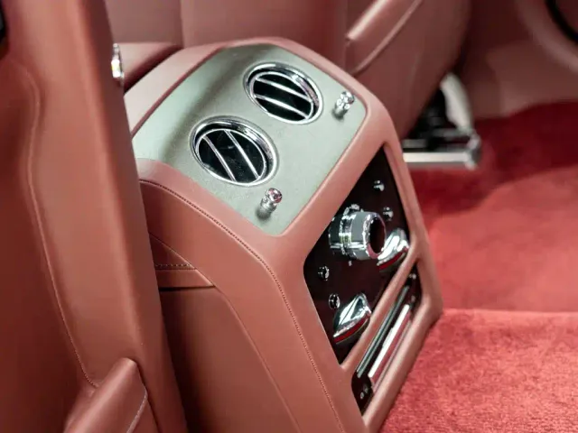 Rolls-Royce Ghost — Фото автомобиля 17