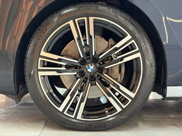 BMW 7 Series — Фото автомобиля 8