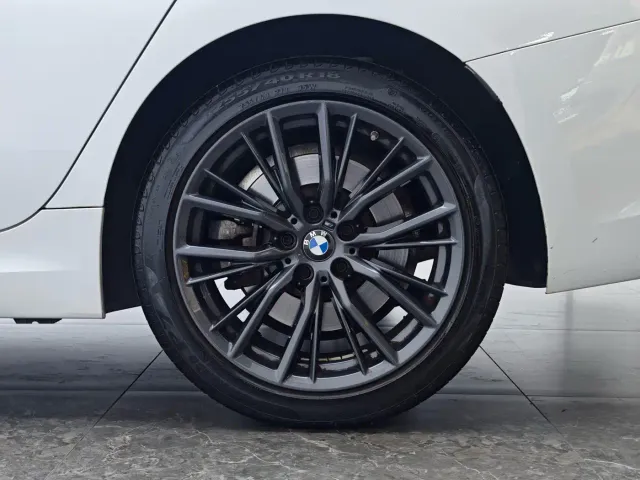 BMW 3 Series — Фото автомобиля 9