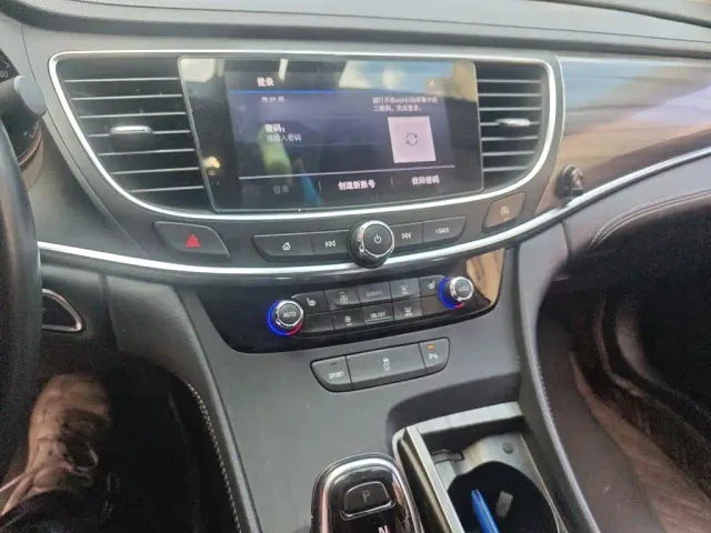 Buick LaCrosse — Фото автомобиля 5