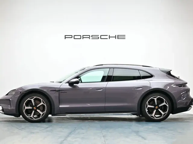 Porsche Taycan — Фото автомобиля 10