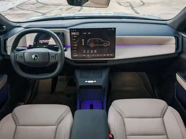 Volvo XC70 Plug-in Hybrid — Фото автомобиля 15