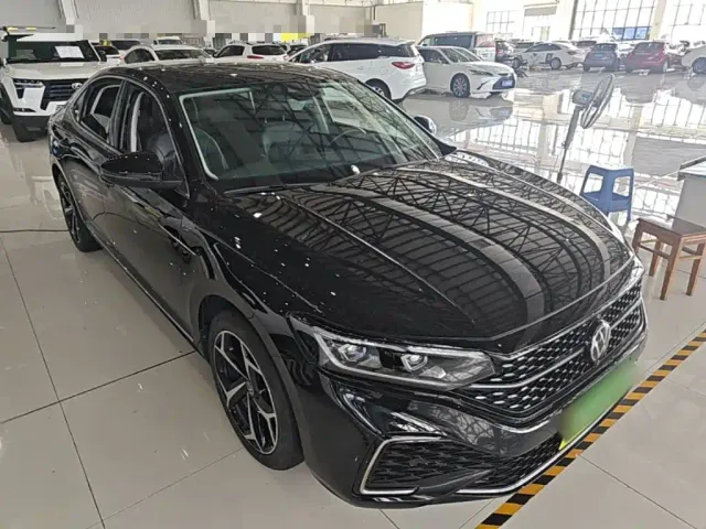 Volkswagen Passat — Фото автомобиля 3