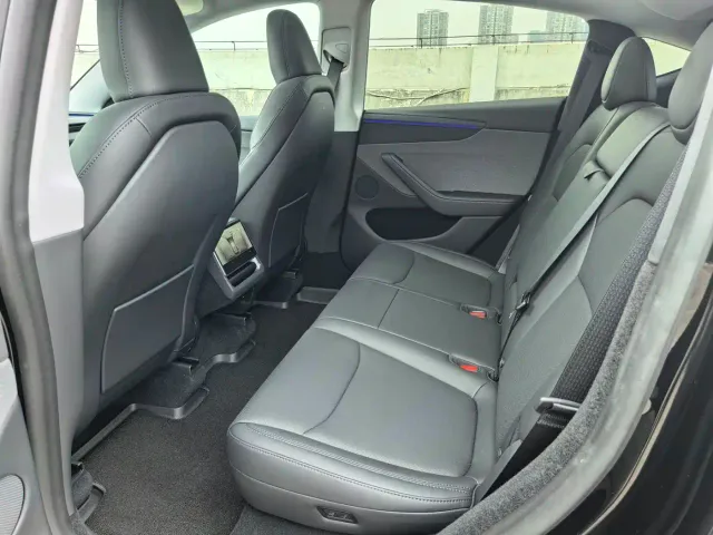Tesla Model Y — Фото автомобиля 13