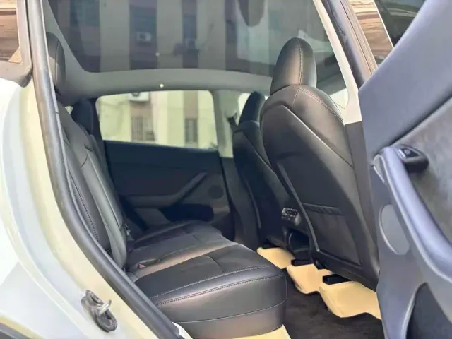 Tesla Model Y — Фото автомобиля 8