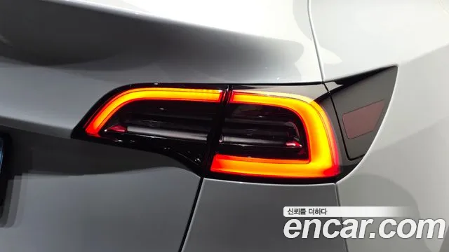 Tesla Model Y — Фото автомобиля 8