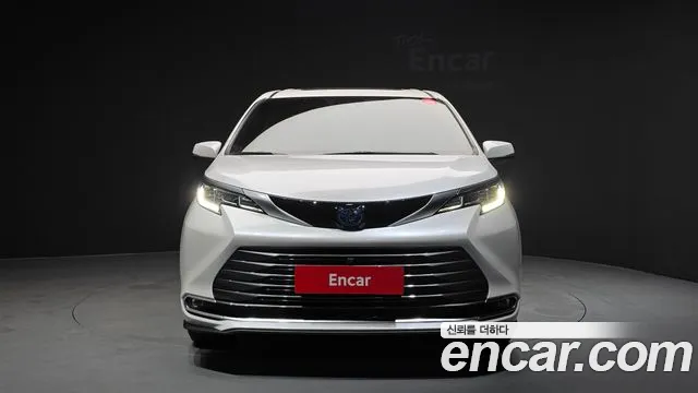 Toyota Sienna — Фото автомобиля 3