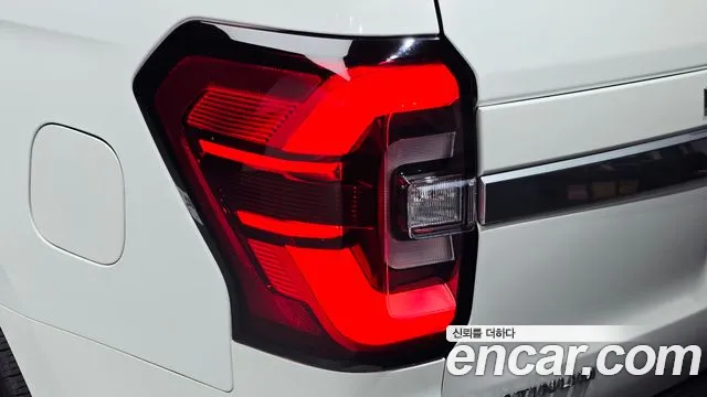 Ford Expedition — Фото автомобиля 8