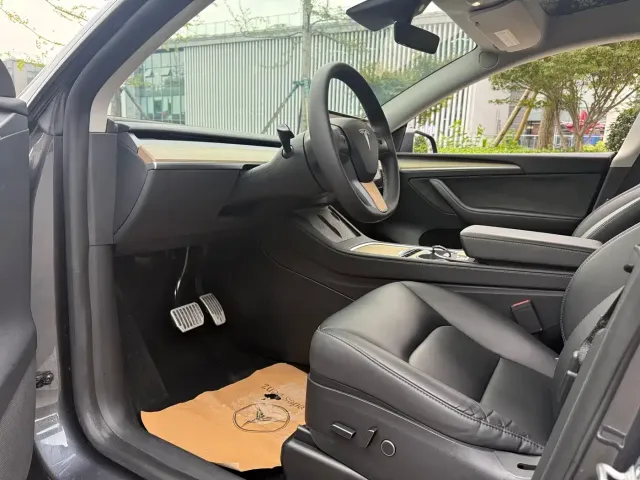Tesla Model Y — Фото автомобиля 5