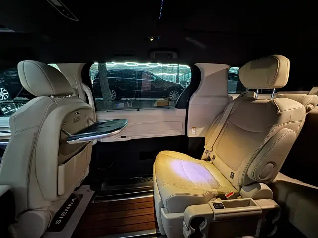 Toyota Sienna — Фото автомобиля 15
