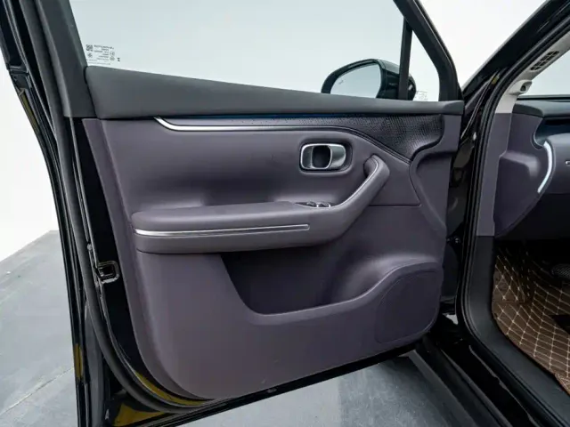 Leapmotor C10 — Фото автомобиля 28