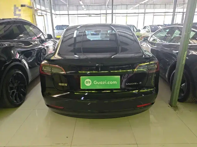 Tesla Model 3 — Фото автомобиля 5