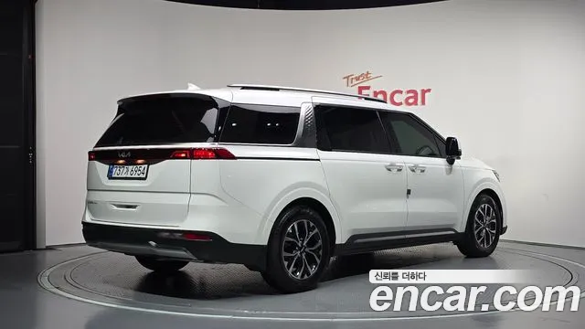 Kia Carnival Generation 4 — Фото автомобиля 2