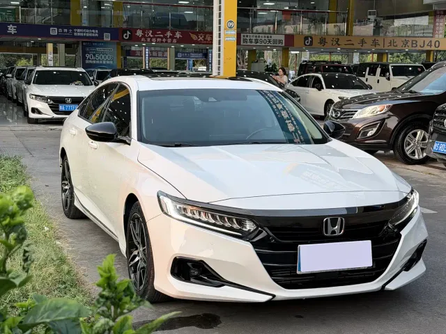 Honda Accord — Фото автомобиля 3
