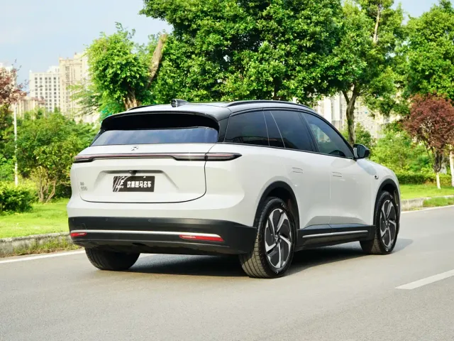 Nio ES6 — Фото автомобиля 4