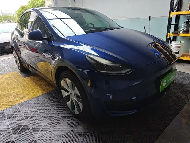 Tesla Model Y — Фото автомобиля 3