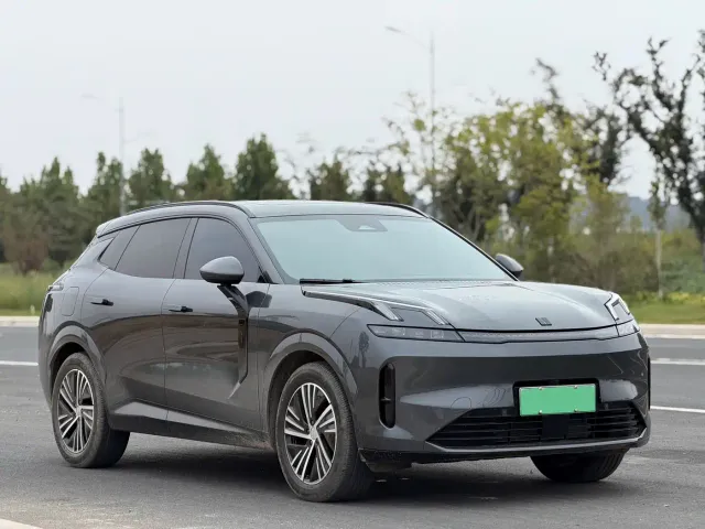 Lynk & Co 08 EM-P — Фото автомобиля 3