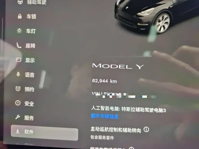 Tesla Model Y — Фото автомобиля 11
