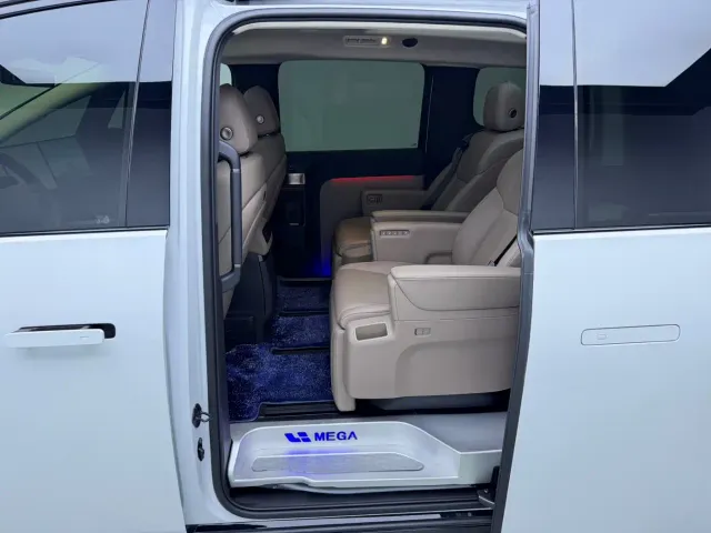 Li Auto MEGA — Фото автомобиля 9