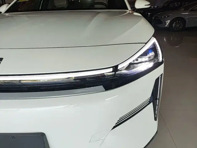 Geely Galaxy L6 — Фото автомобиля 17