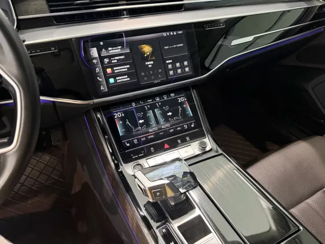 Audi A8 — Фото автомобиля 9