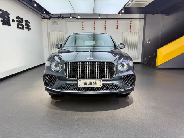 Bentley Bentayga — Фото автомобиля 2