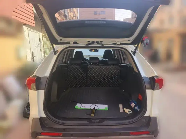 Toyota RAV4 — Фото автомобиля 15