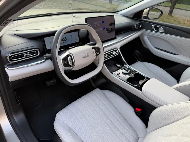 Geely Galaxy Stellar 6 — Фото автомобиля 13