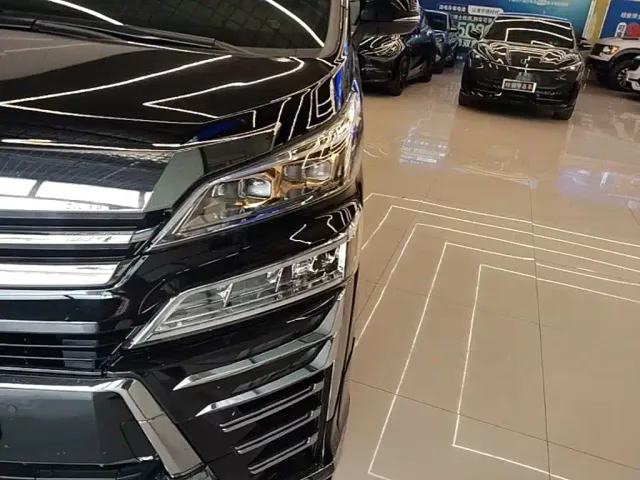 Toyota Vellfire — Фото автомобиля 23