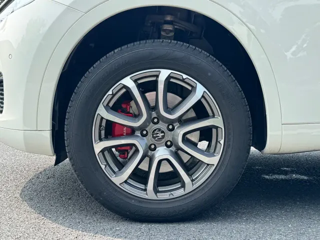 Maserati Levante — Фото автомобиля 12