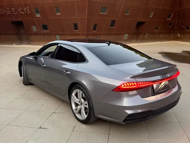 Audi A7L — Фото автомобиля 9