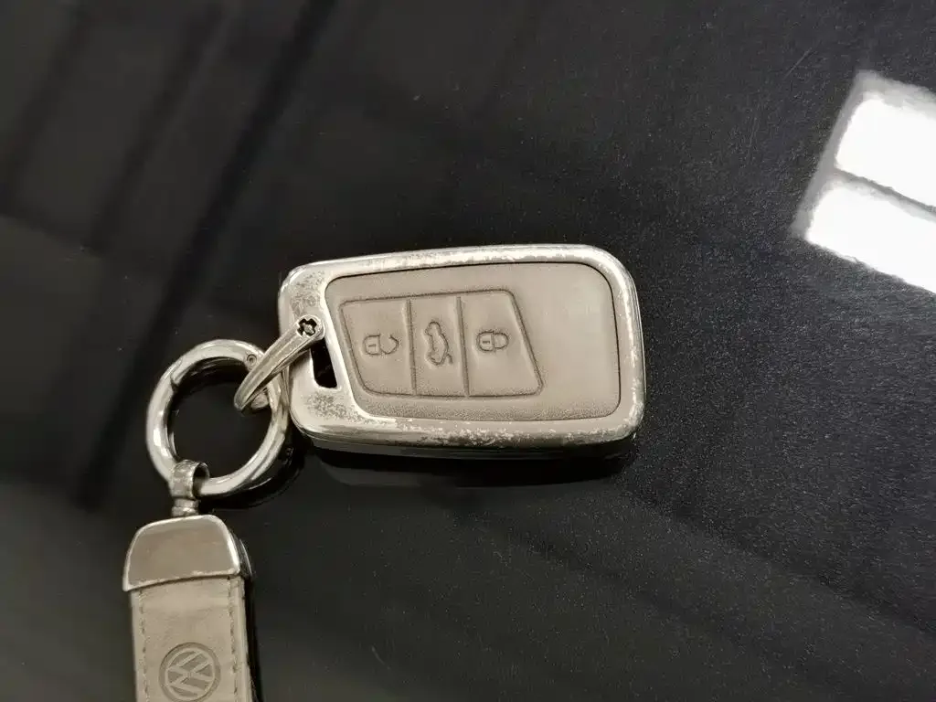 Volkswagen Magotan 2023 Model 2 Million Commemorative Edition 330TSI DSG Luxury — Фото автомобиля 19