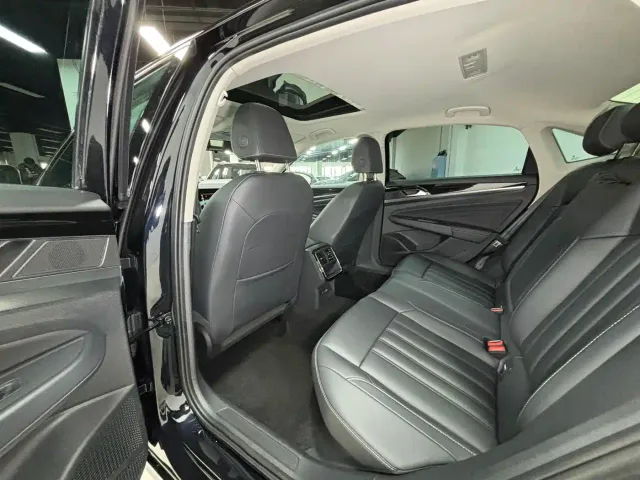 Volkswagen Passat — Фото автомобиля 14