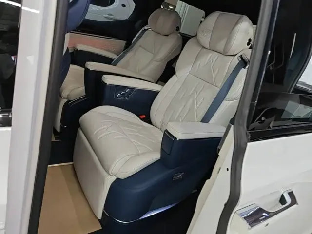 ZEEKR Zeekr 009 2024 7-Seat Aisle AWD Version 108kWh — Фото автомобиля 15