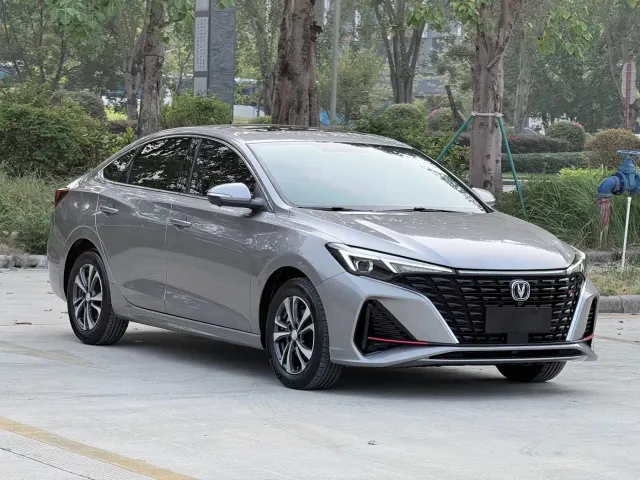 Changan Eado — Фото автомобиля 3
